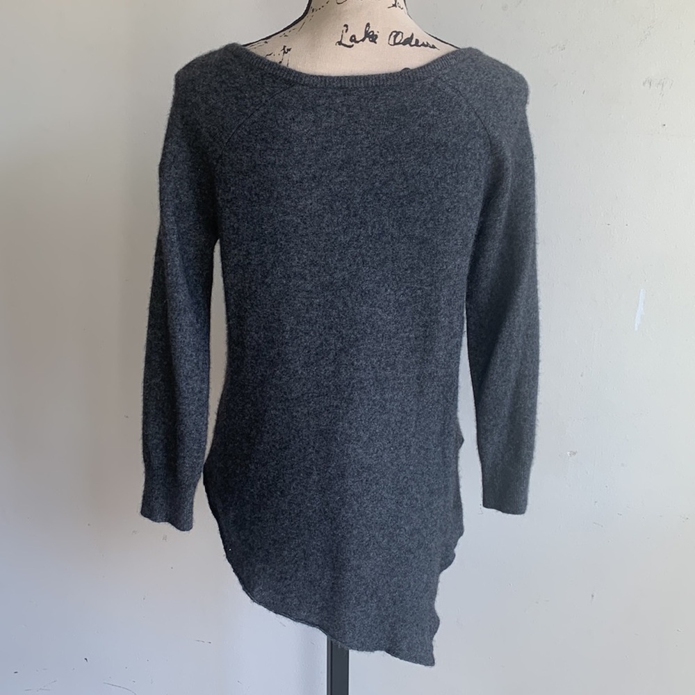 Joie Tambrel Asymmetrical Hem Cashmere Blend Gray V-Neck Sweater Sz XS - Picture 9 of 14